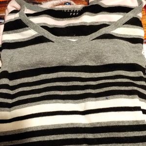 Croft and Barrow v-neck, long sleeve tee. Size Large